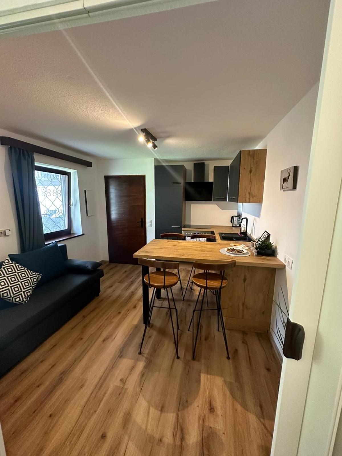 Perfekte Lage! Ganze Wohnung Burgblick Residenz Sankt Veit an der Glan Exterior photo